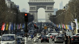 Paris: la voiture interdite dans la capitale d'ici l'année 2030