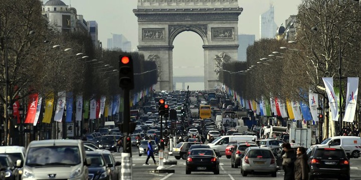 Paris: la voiture interdite dans la capitale d'ici l'année 2030