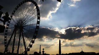 Paris: Anne Hidalgo veut démanteler la grande roue de la Concorde